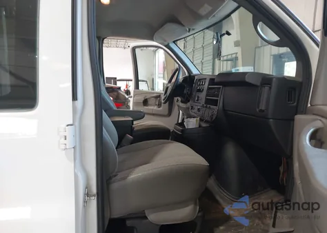 2014 Chevrolet Express 2500 Work Van z USA, uszkodzony, nr VIN 1GCWGFCAXE1205923